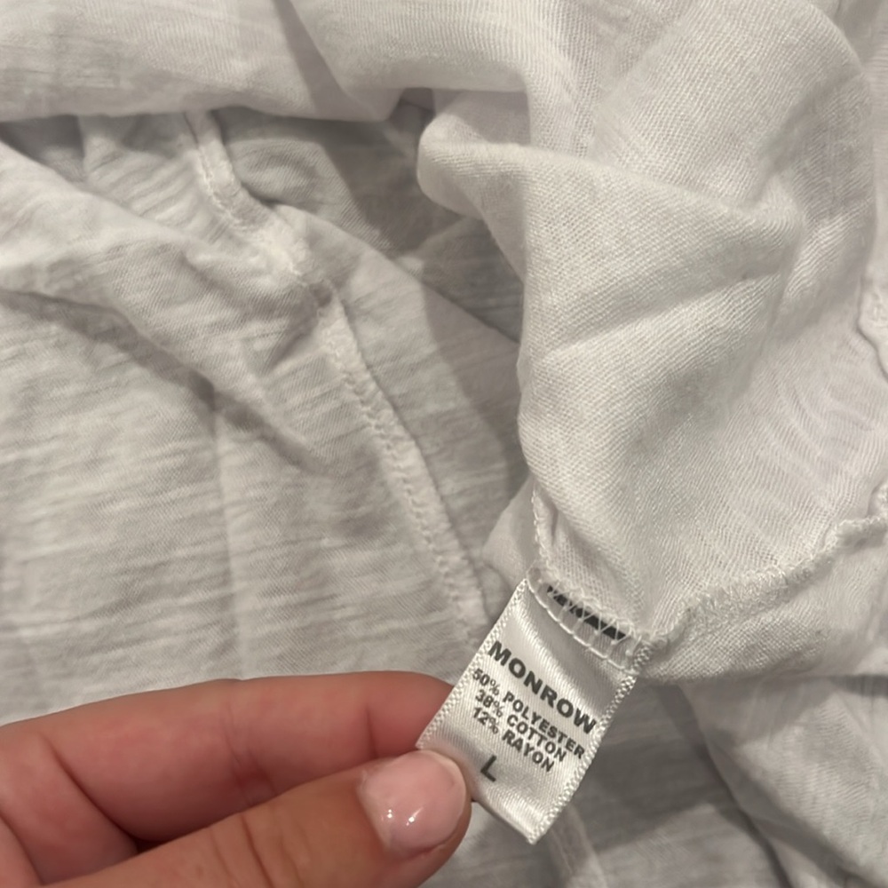 Monrow Women’s Basic White Tee - image 3